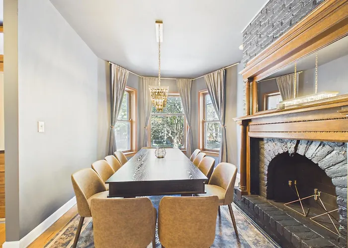 The Dakin Estate 4br Art Deco Speakeasy Duplex Chicago