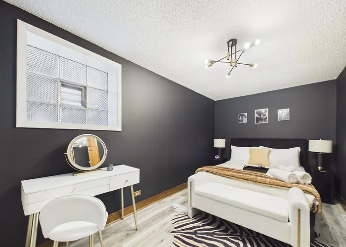 The Dakin Estate 4br Art Deco Speakeasy Duplex Chicago