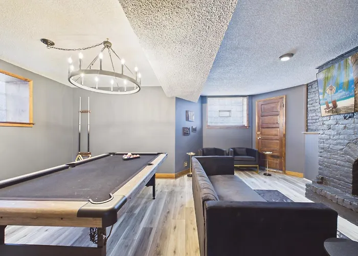 The Dakin Estate 4br Art Deco Speakeasy Duplex * Chicago